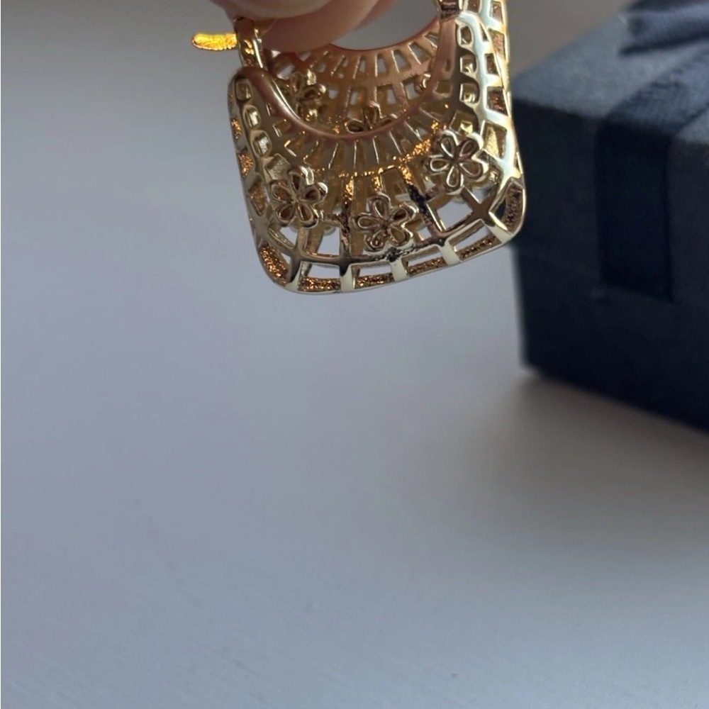 Boho Gold Plated Filigree Floral Hoop Earrings Openwork Statement Hoops New - Picture 8 of 8